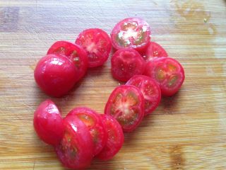 4、酸辣木瓜,圣女果切厚片