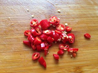 5、酸辣木瓜,小米椒切小粒