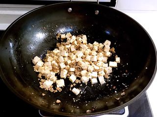 12、肉末豆腐,翻炒均匀
