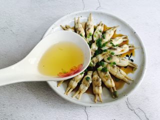 17、葱油蛏子,浇上热油，呲啦一声葱香四溢