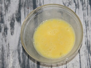 5、香蕉土司卷,搅匀