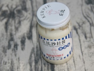 6、香蕉土司卷,准备沙拉酱