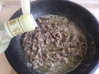 17、酸汤肥牛,淋上白醋