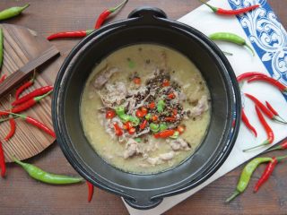 25、酸汤肥牛,掌柜的 来两碗米饭