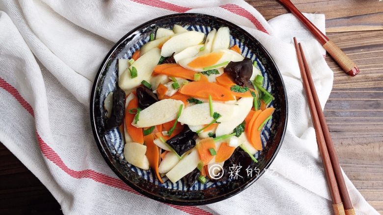 素炒山药春的山药清脆又爽口