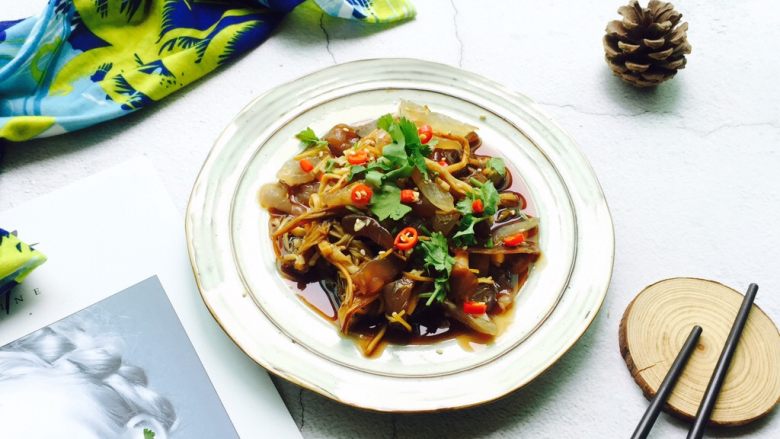 菌类料理金针菇拌海蜇