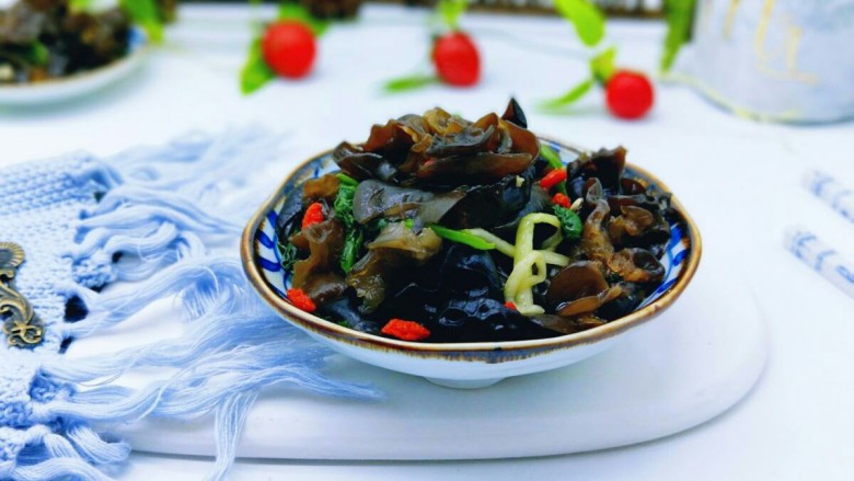 适合夏天的菜爽口黄瓜丝木耳