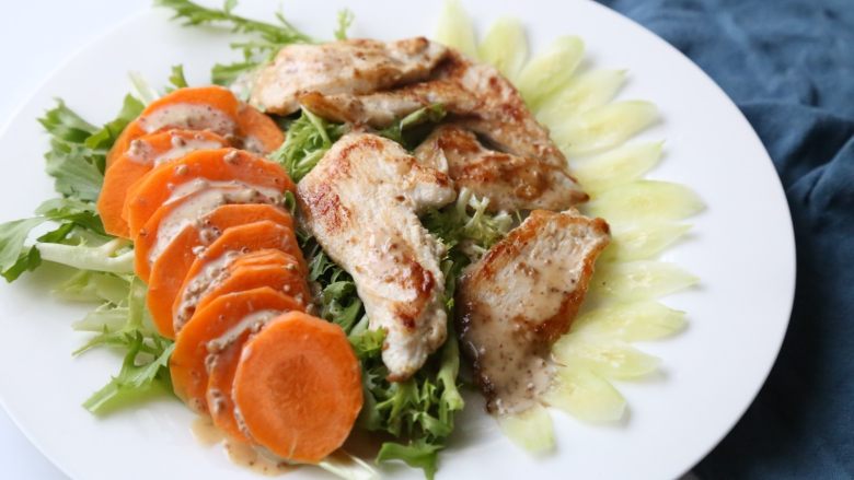 鸡胸肉沙拉低脂美味