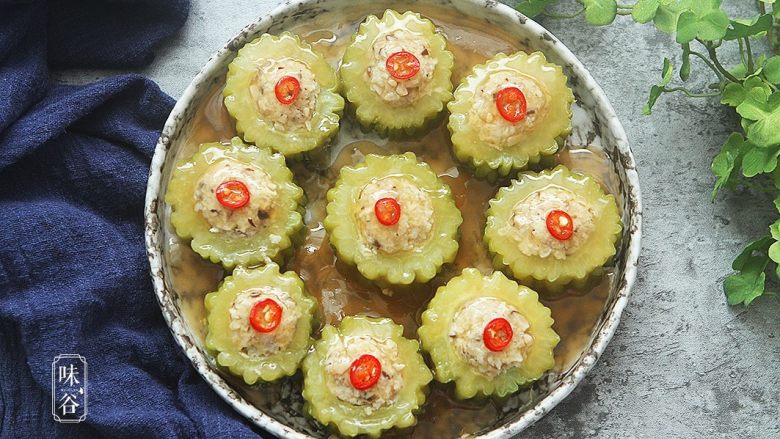 苦夏时的清爽下饭菜酿苦瓜