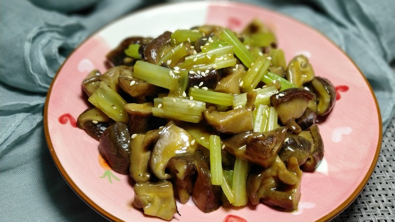 香菇炒芹菜