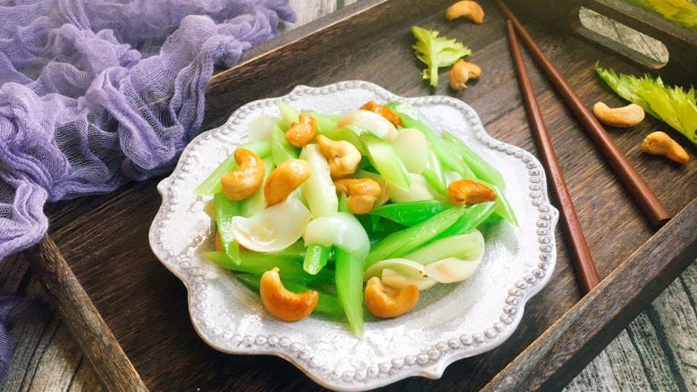 感恩节食谱西芹百合炒腰果
