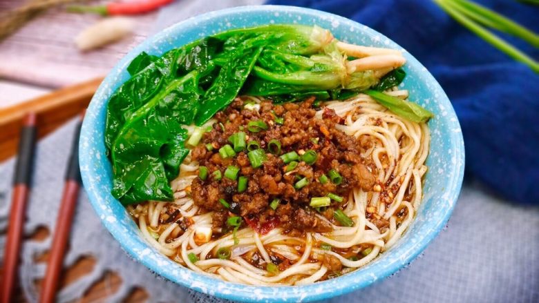 重庆地方特色重庆麻辣炸酱面