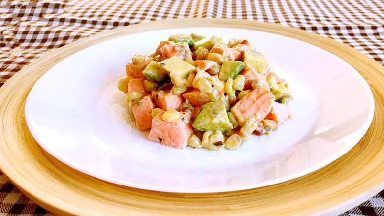 三文鱼牛油果沙拉