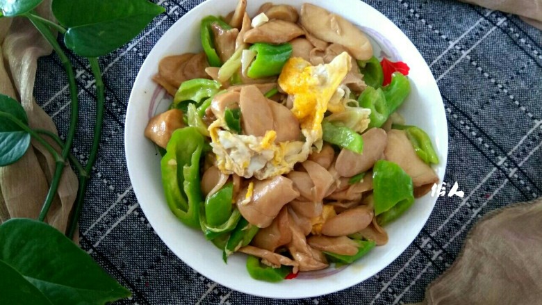 杏鲍菇尖椒炒鸡蛋