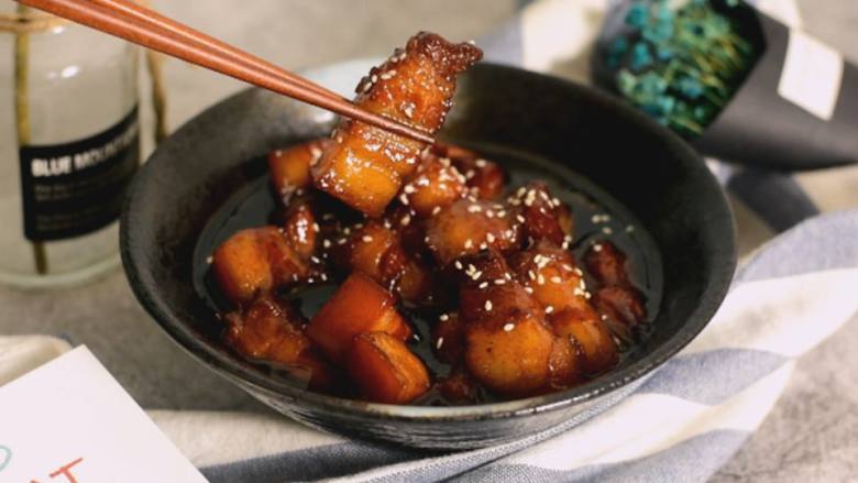 川式红烧肉色泽红亮味醇汁浓肥而不腻回味无穷