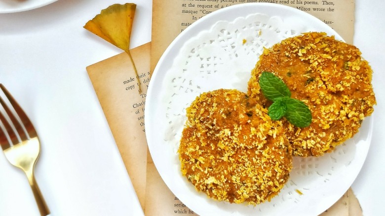 营养健康的鸡肉青菜豆腐饼