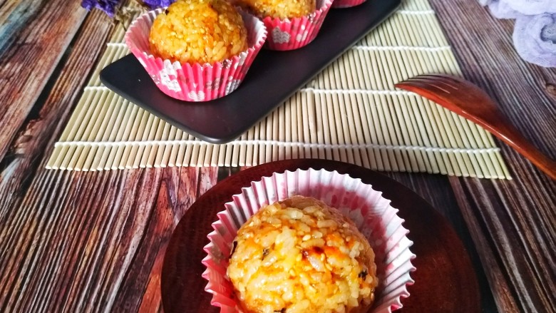 濑户风味香松饭团