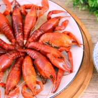 快手小龙虾看着世界杯喝着凉爽的啤酒配着鲜美的龙虾