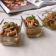 油浸蟹味菇拌烤茄子