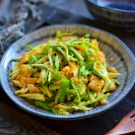 蒜苗炒鸡蛋