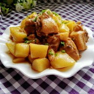 土豆烧鸡块