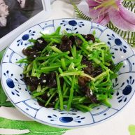 芹菜拌木耳