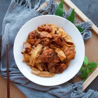 红烧鸡腿焖腐竹