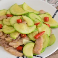 西葫芦炒肉片—从小吃到大的家常菜简单易学哦