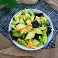 西葫芦木耳炒鸡蛋