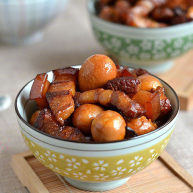 红烧肉炖鹌鹑蛋