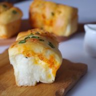 香葱手撕肉松面包