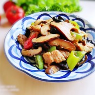 酱爆香菇木耳肉片