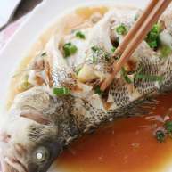 年年有余清蒸鲈鱼