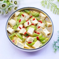鲜掉眉毛的丝瓜豆腐汤