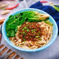 重庆地方特色重庆麻辣炸酱面