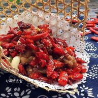 辣子鸡香喷喷火辣辣
