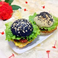 家有烤箱＋黑白配炸猪排鸡蛋汉堡