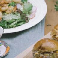 马铃薯沙拉三明治炒虾杂菜沙拉