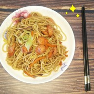 卷心菜香肠炒面