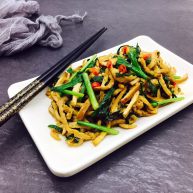 绿色美食韭菜肉丝香干小炒