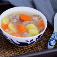 猪骨土豆胡萝卜汤