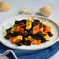 胡萝卜木耳炒鸡蛋