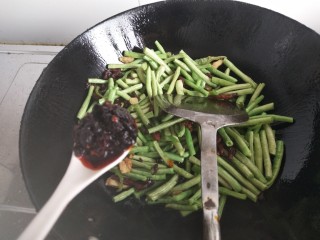 9、干煸豆角,因为豆角很嫩，翻炒后会变得碧绿