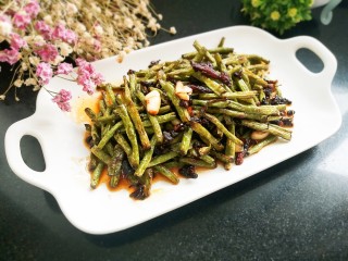 13、干煸豆角,入盘享用吧！