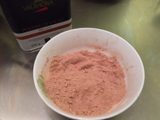 7、巧克力杯子蛋糕,可可粉和低粉混合过筛