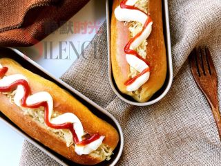 13、肉松小热狗面包,成品1