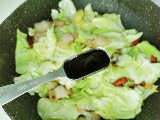 9、爆炒卷心菜,加一勺蚝油