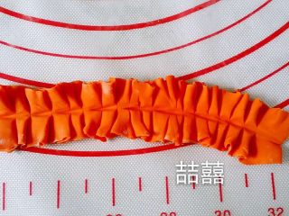 17、翻糖蛋糕--树桩上的小女孩儿,折叠后中间压线对折