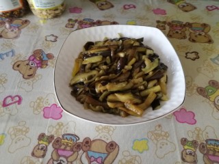 9、酱爆肉沫茄子,茄子炒软后盛出备用