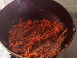 12、酱爆肉沫茄子,加胡萝卜丝